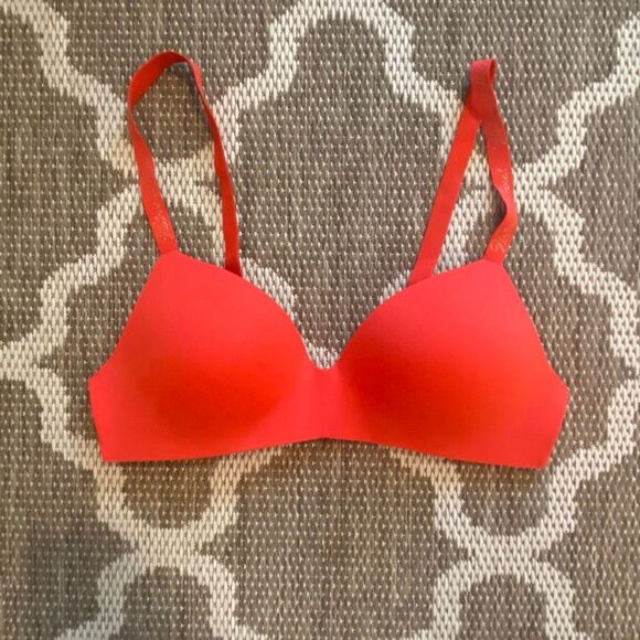 Victoria’s Secret Bra  T-shirt lightly lined wireless bra, size 38B - Picture 1 of 10